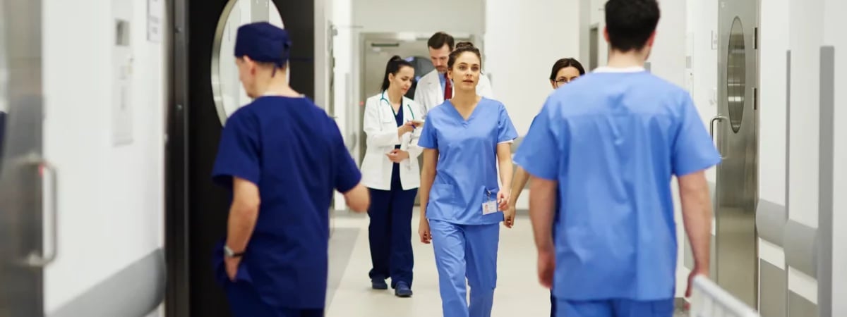 Больше $400 тыс. В США рассказали, сколько зарабатывают американские врачи за год