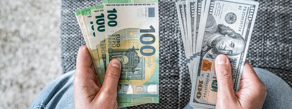 Доллар обвалился до 7-месячного минимума. Что с евро и ждать ли белорусам «американца» по 3,1 рубля?