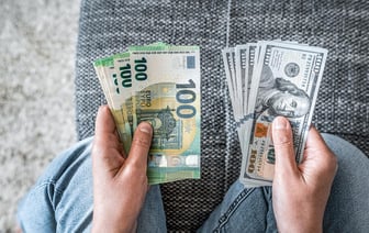 Доллар обвалился до 7-месячного минимума. Что с евро и ждать ли белорусам «американца» по 3,1 рубля?