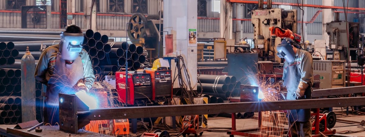 «Шахед» атаковал двухэтажку в Сумской области; люди оказались под завалами