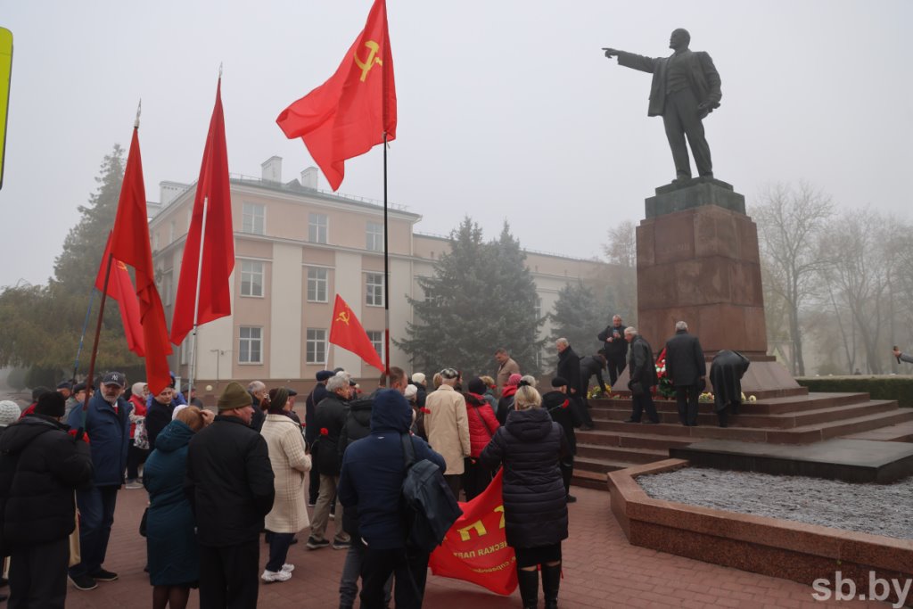 День Октябрьской революции отмечают в Бресте