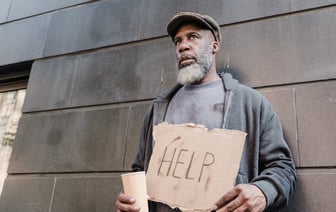 Бобруйчанин вырастил в своем дачном доме мини-огород с коноплей — его задержали