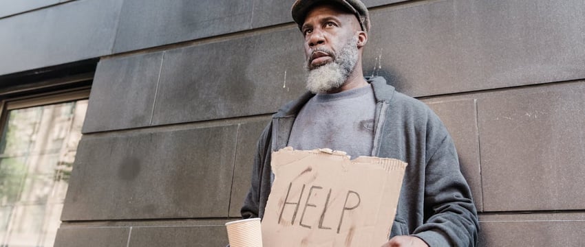 Бобруйчанин вырастил в своем дачном доме мини-огород с коноплей — его задержали