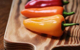 Почему перцы перестали расти и пожелтели? Эти 2 продукта помогут спасти урожай — Полезно