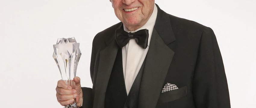 Легенда комедийного жанра, публицист Боб Ньюхарт, скончался в возрасте 94 лет