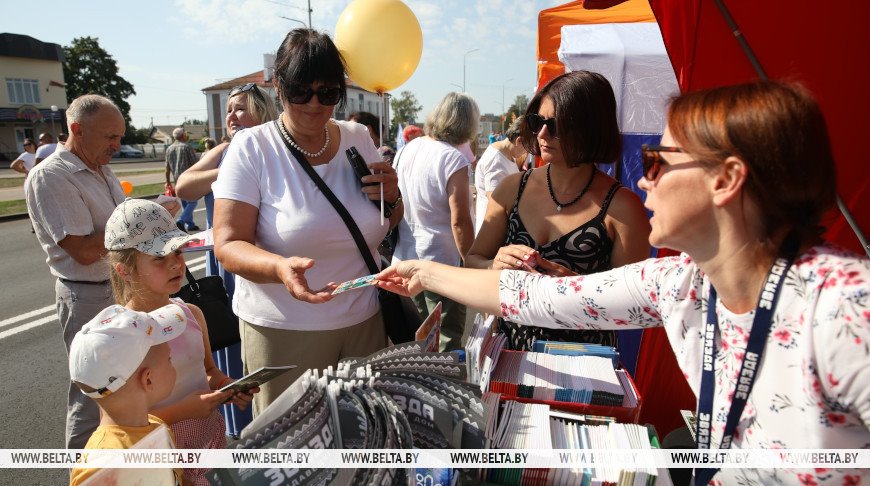 Жители Ивацевичей рассказали, как город расцвел ко Дню письменности