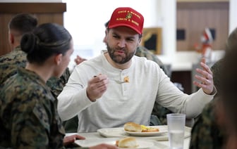 Ходили и умоляли? Вице-президент США поменял план визита в Гренландию после отказа местных жителей — The Telegraph