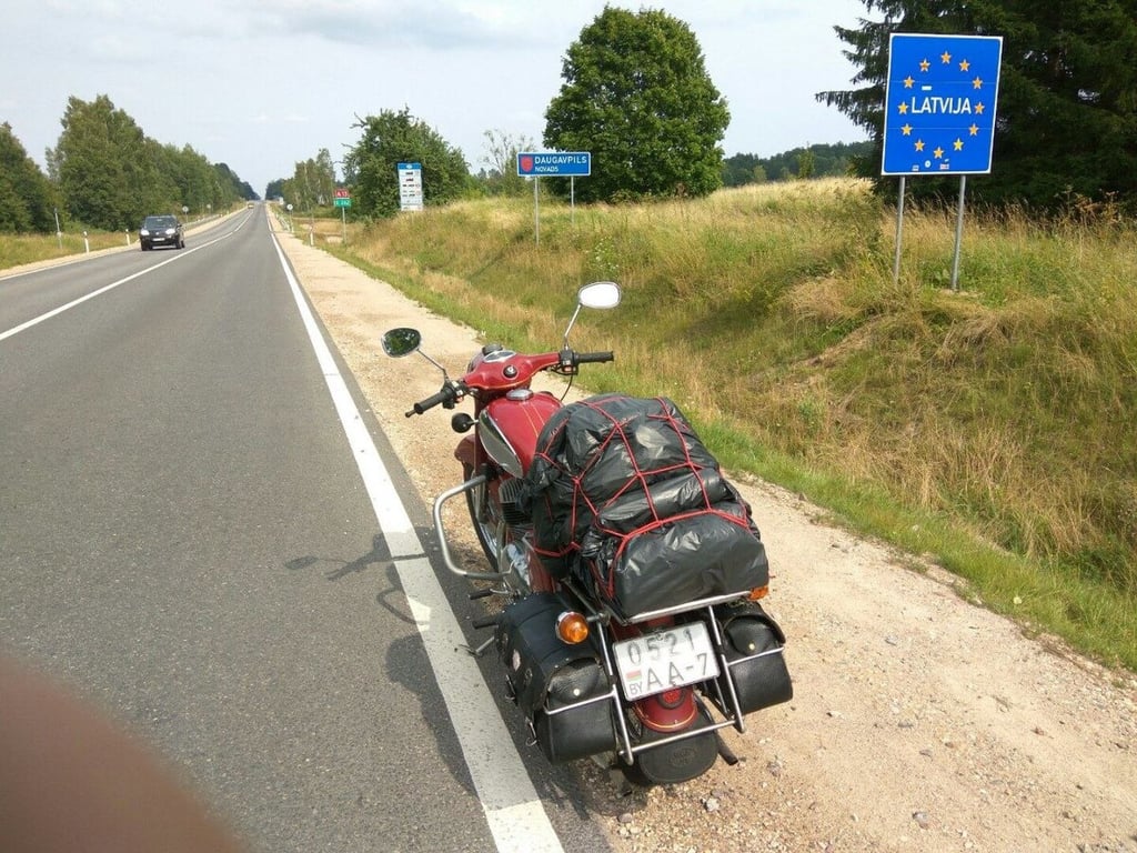 Однажды доехал до Мурманска! Белорус ежегодно путешествует на 50-летнем Jawa 350