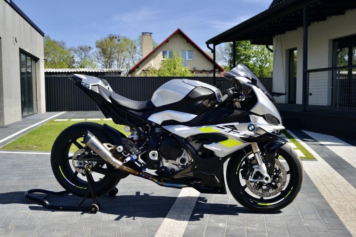 Брестчанин заказал BMW S1000 RR из США и сделал его звездой Instagram