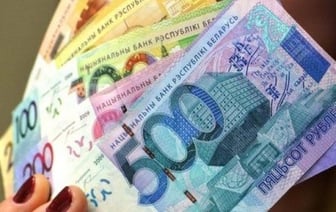 Женщина из-за хитрой схемы получала доплату к зарплате в 100—800 рублей