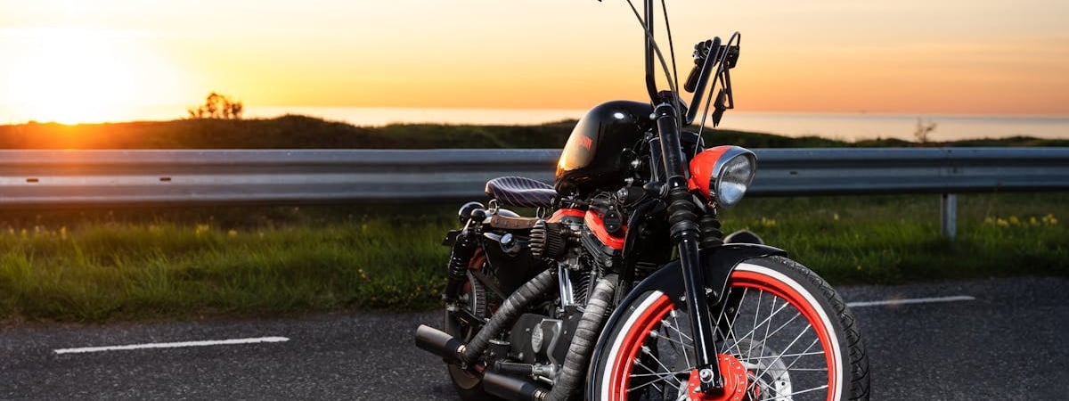 В ГАИ показали, как трамвай протаранил легковушку в Минске — Видео