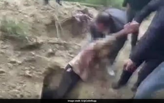 Мужчину, похороненного заживо на 4 дня, спасли после того, как полицейские услышали его приглушенные крики.