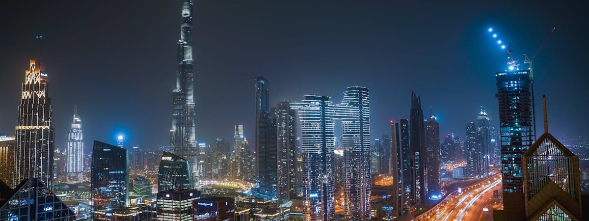 Банки ОАЭ начали массово блокировать и задерживать платежи российским компаниям