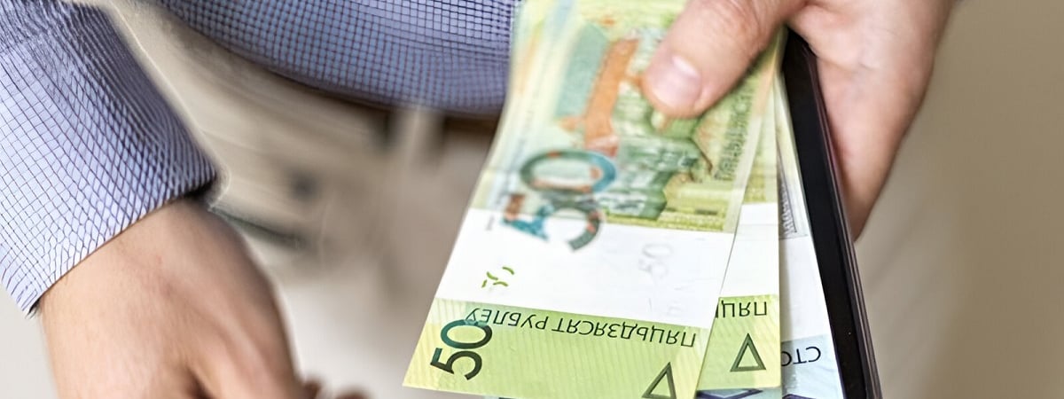 В Минтруда объяснили, как и когда по новым правилам белорусам будут выплачивать аванс и зарплату — Полезно