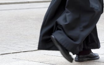 Лжесвященик отпустил грехи брестчанке взамен на золотые украшения