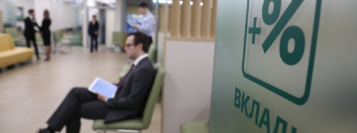 «Нет большой разницы» – Финансисты объяснили, как белорусам выгоднее хранить свои сбережения в 2024 году