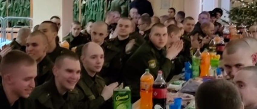 Вот как отмечают Новый год на срочной службе в Беларуси