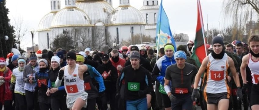 В Бресте состоялся третий новогодний забег — фото и видеорепортаж