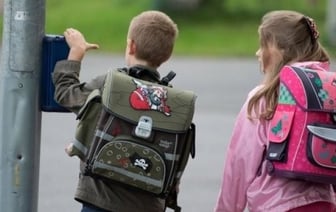 Как семьям получить помощь к новому учебному году? Ответ Минтруда