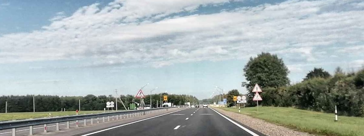 На участке М6 в двух районах Гродненской области увеличили скорость для легковых