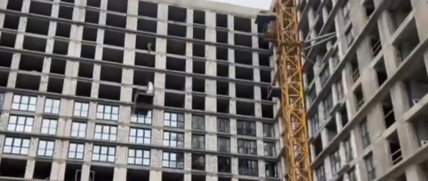 Рабочий сорвался с 9-го этажа на стройке «Минск-Мира»