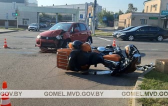 В Гомеле под колеса машины попал 66-летний мотоциклист
