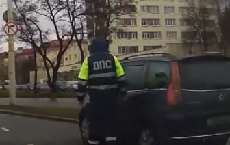 Развернулся через двойную сплошную — а тут вдруг появляется ГАИ