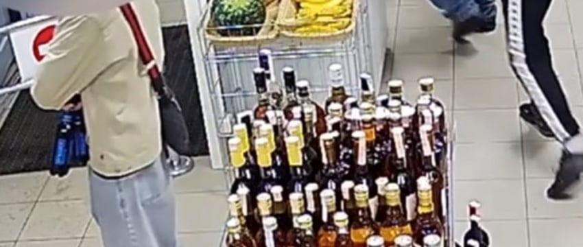 Трое несовершеннолетних устроили кражу в пинском магазине