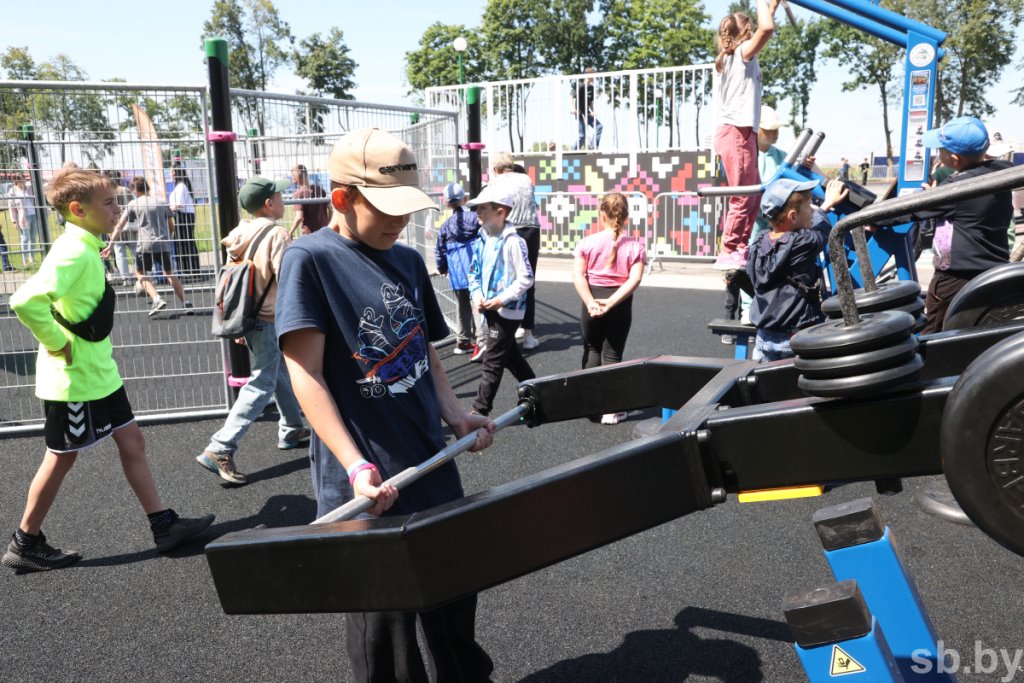 Грандиозно, красиво, зрелищно – фестиваль «Вытокі» собрал в Пружанах тысячи участников