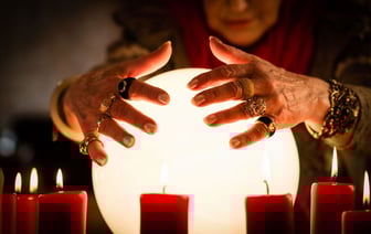 В Гомеле «ясновидящая» сняла порчу с пенсионерки за 3100 BYN