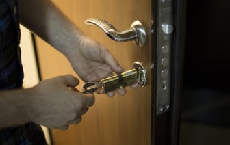 В Гродно сестра не пускала брата в квартиру — он вызвал милицию