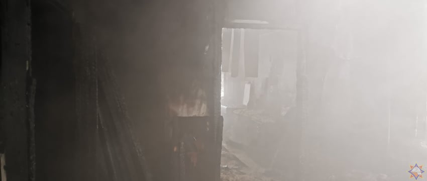 «На руках вынес из огня» — на пожаре в Круглянском районе сын спас престарелую мать. Теперь за ее жизнь борются врачи