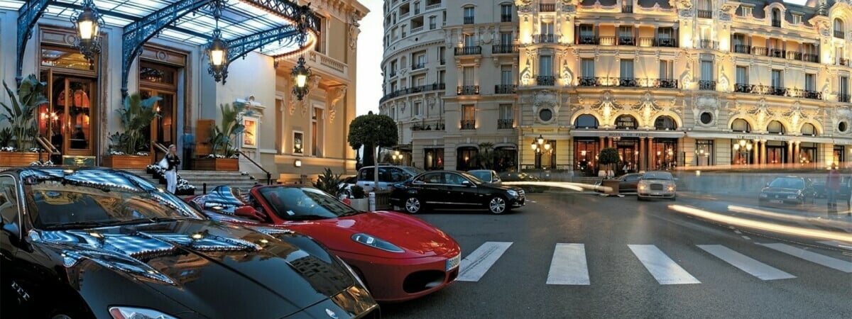 В этой европейской стране население меньше районного центра Беларуси, а зарплаты — 16 тысяч рублей. Сколько стоит жильё?