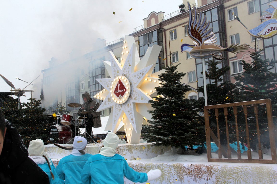 Парад стилизованных машин прошел сегодня на фестивале «Берестейские сани» в Пинске