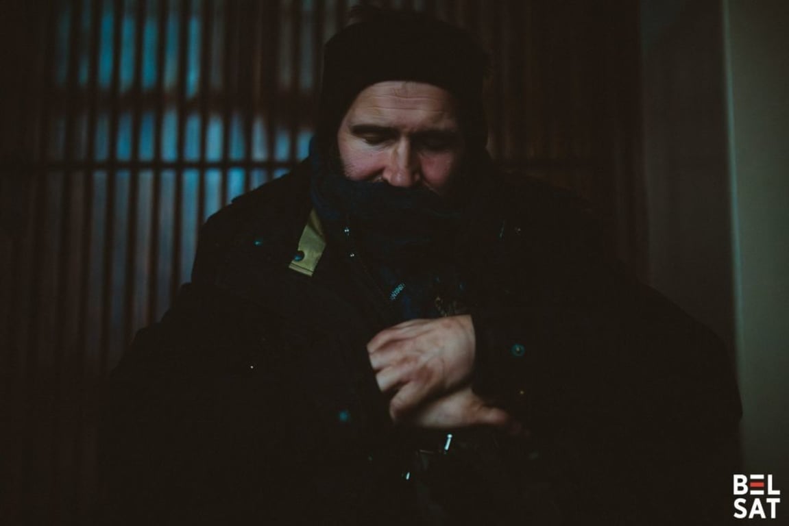 Виктор спит в одном из костелов. Варшава, Польша. 11 декабря 2024 года. Фото: Белсат