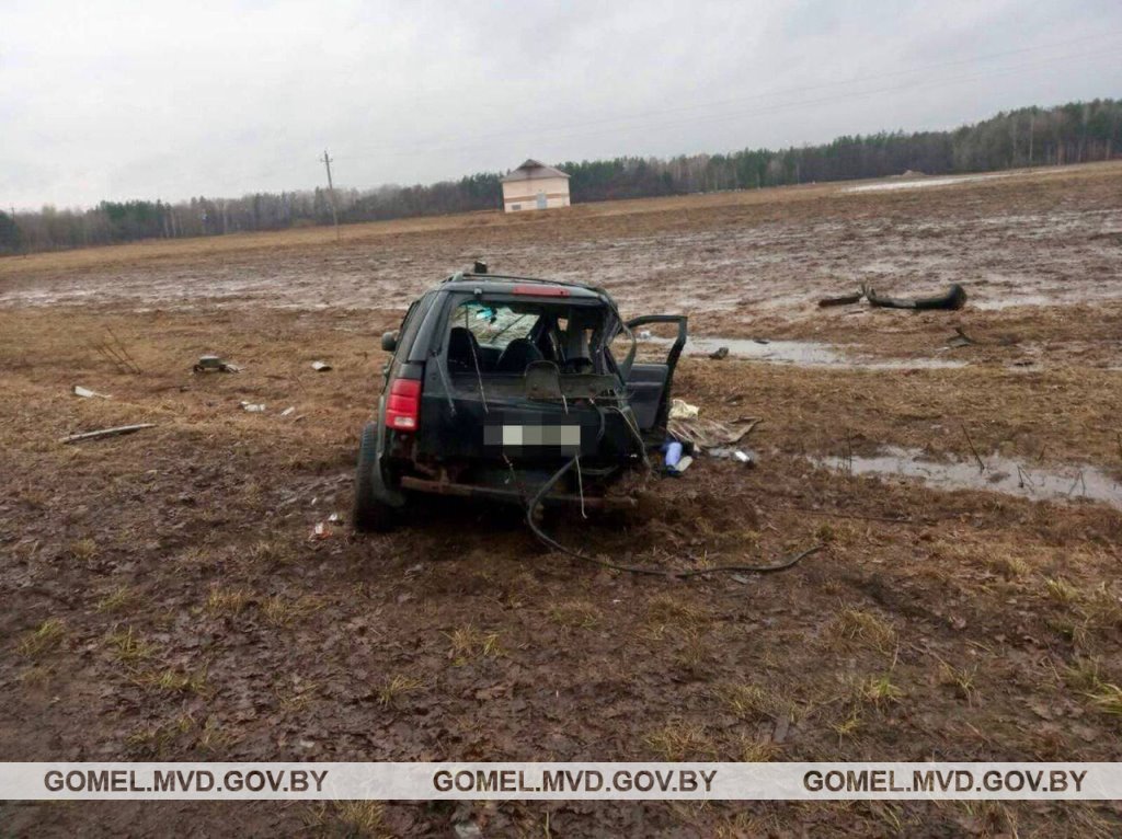 Жуткое ДТП в Гомельской области: легковушка столкнулась с автобусом — один человек погиб, пятеро пострадали