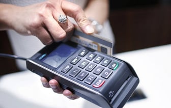 Один из банков Беларуси закрывает некоторые счета — кого это коснется