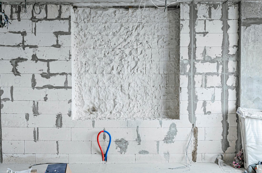 Взяли и прорубили новые окна в многоэтажке. А так можно было?