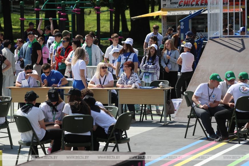 Красочный фейерверк юбилейного ХХ культурно-спортивного фестиваля «Вытокi» в Пружанах