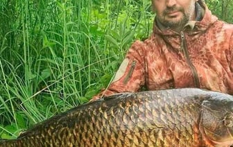 В Беларуси рыбак поймал огромного сазана