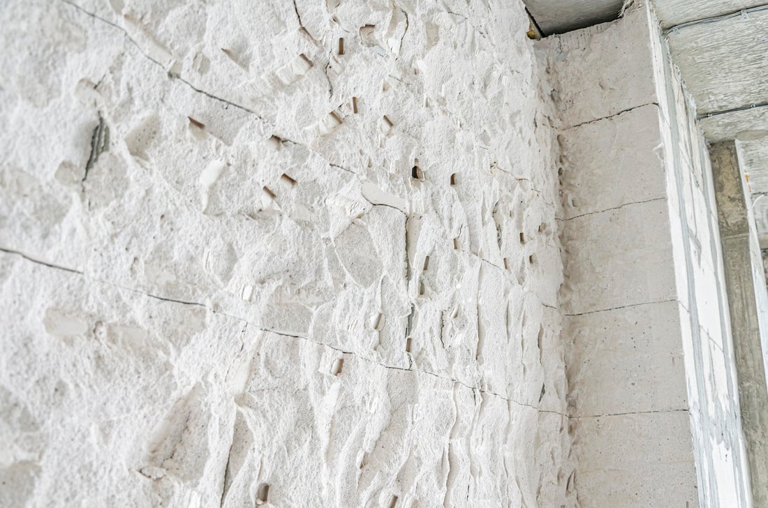 Взяли и прорубили новые окна в многоэтажке. А так можно было?