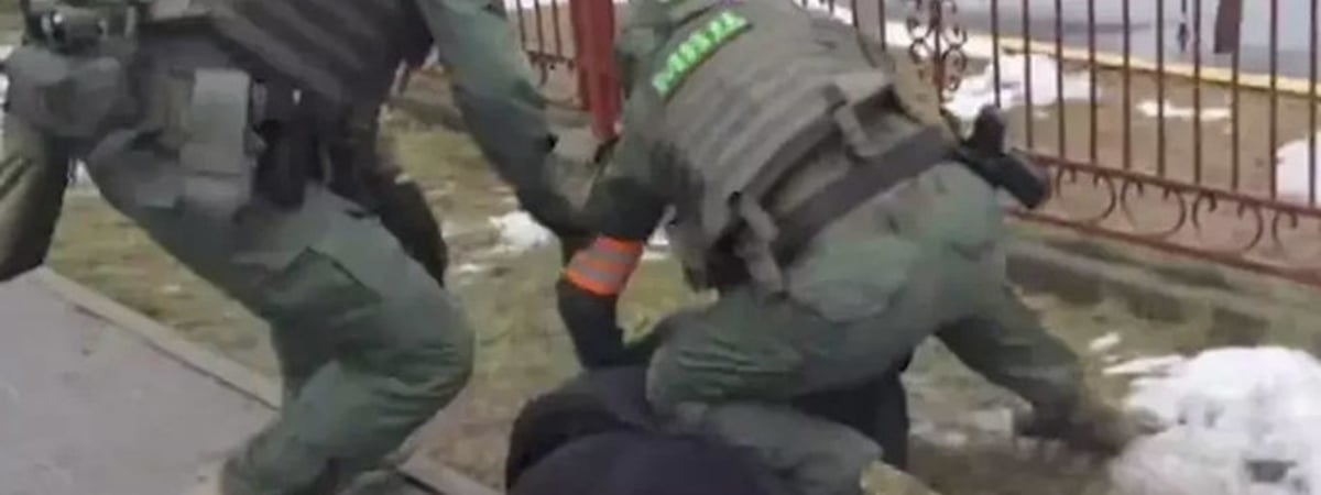 На брестчанина, который поссорился с таможенником из-за оценки вещей, вызвали спецназ
