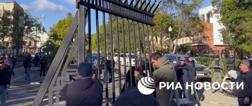Президент Абхазии предложил провести досрочные выборы