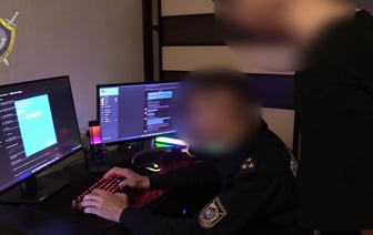 В СК обвинили 17-летнего минчанина в организации «крупнейшей транснациональной группировки кибермошенников» — Видео