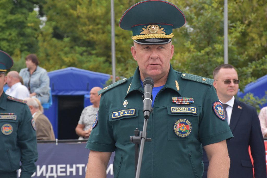 Показательные выступления МЧС в Бресте. Видео и фото