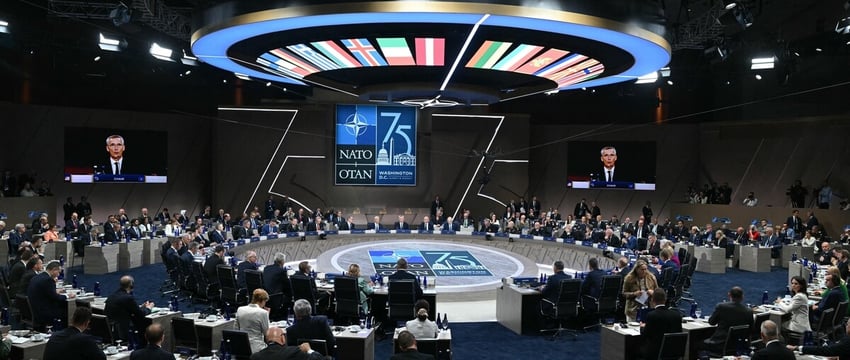НАТО начинает отправку самолетов F-16 в Украину, обещая военную помощь на сумму 43 миллиардов долларов