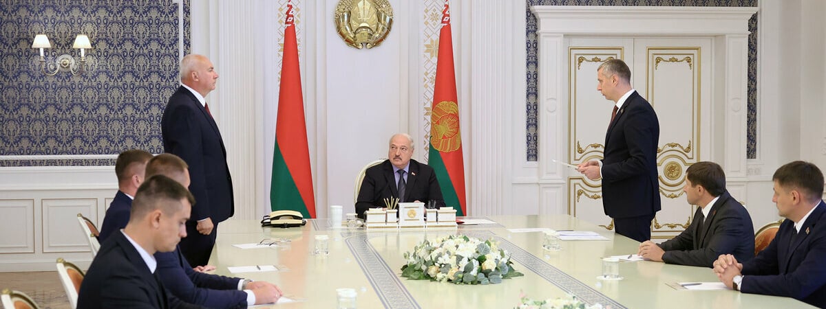 «Спокойной жизни не будет» — Лукашенко назначил нового вице-премьера, начальника БелЖД и еще 15 чиновников — Официально