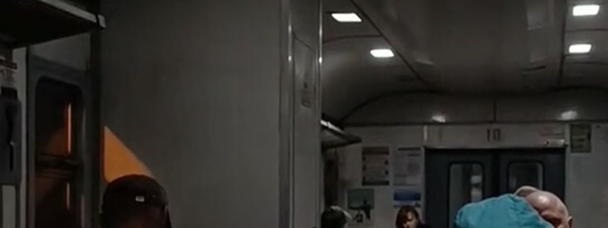 «Реально жутко» — В TikTok показали атмосферу «корейского хоррора» в белорусской электричке — Видео