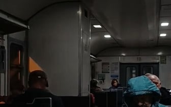 «Реально жутко» — В TikTok показали атмосферу «корейского хоррора» в белорусской электричке — Видео