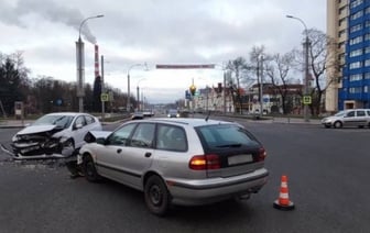В Бресте на проспекте Машерова столкнулись Volvo и Honda. Кто виноват?